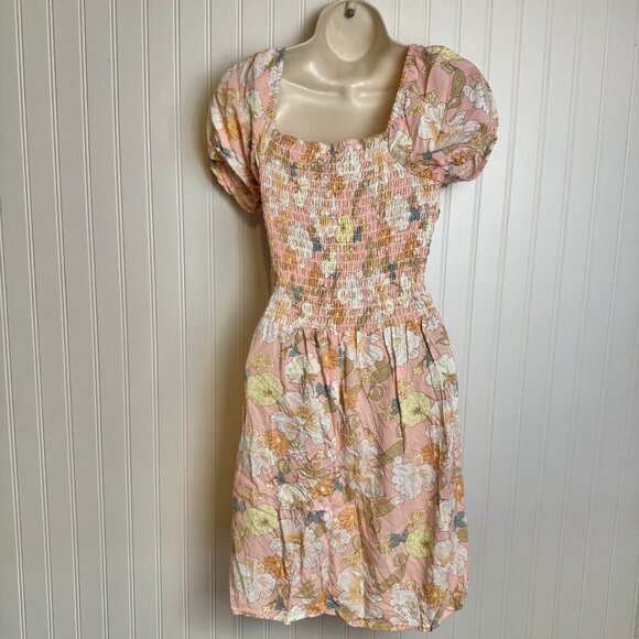 3rd+ Malt pink floral puff sleeve mini dress smocked back size medium G50 - Picture 7 of 7